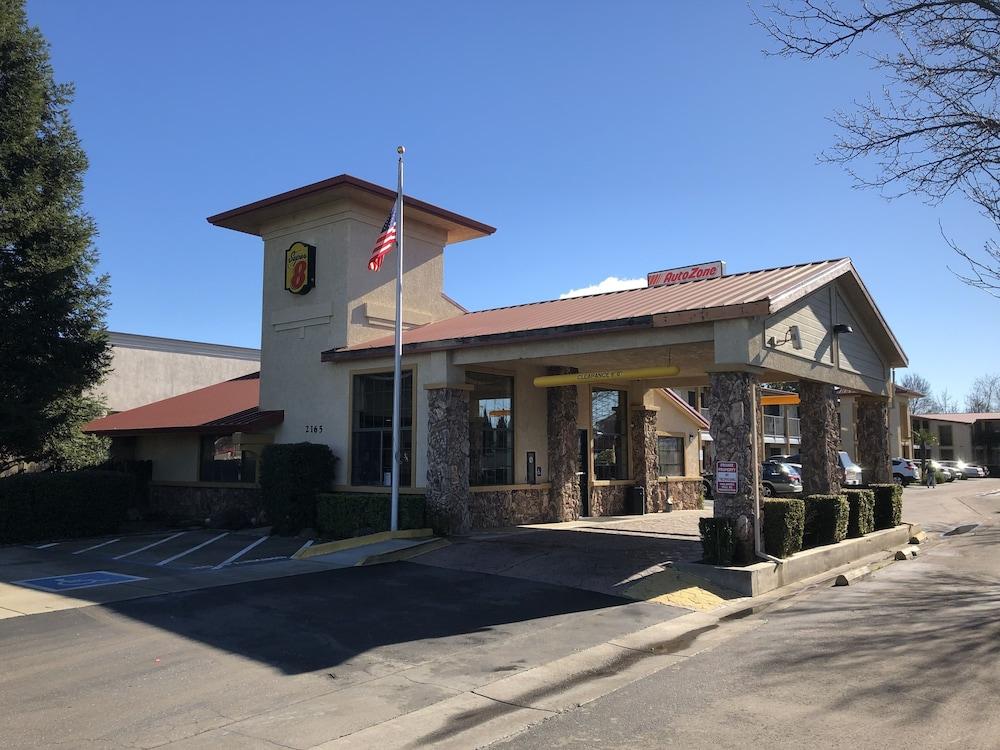 Super 8 By Wyndham Corning Motel Buitenkant foto