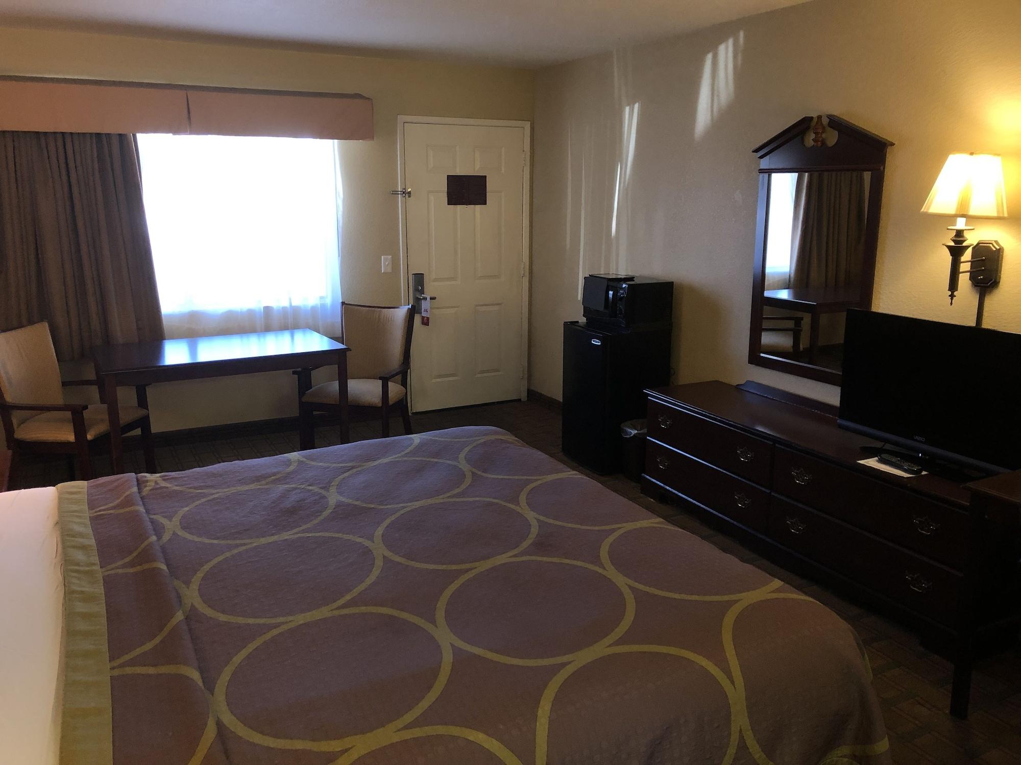 Super 8 By Wyndham Corning Motel Buitenkant foto