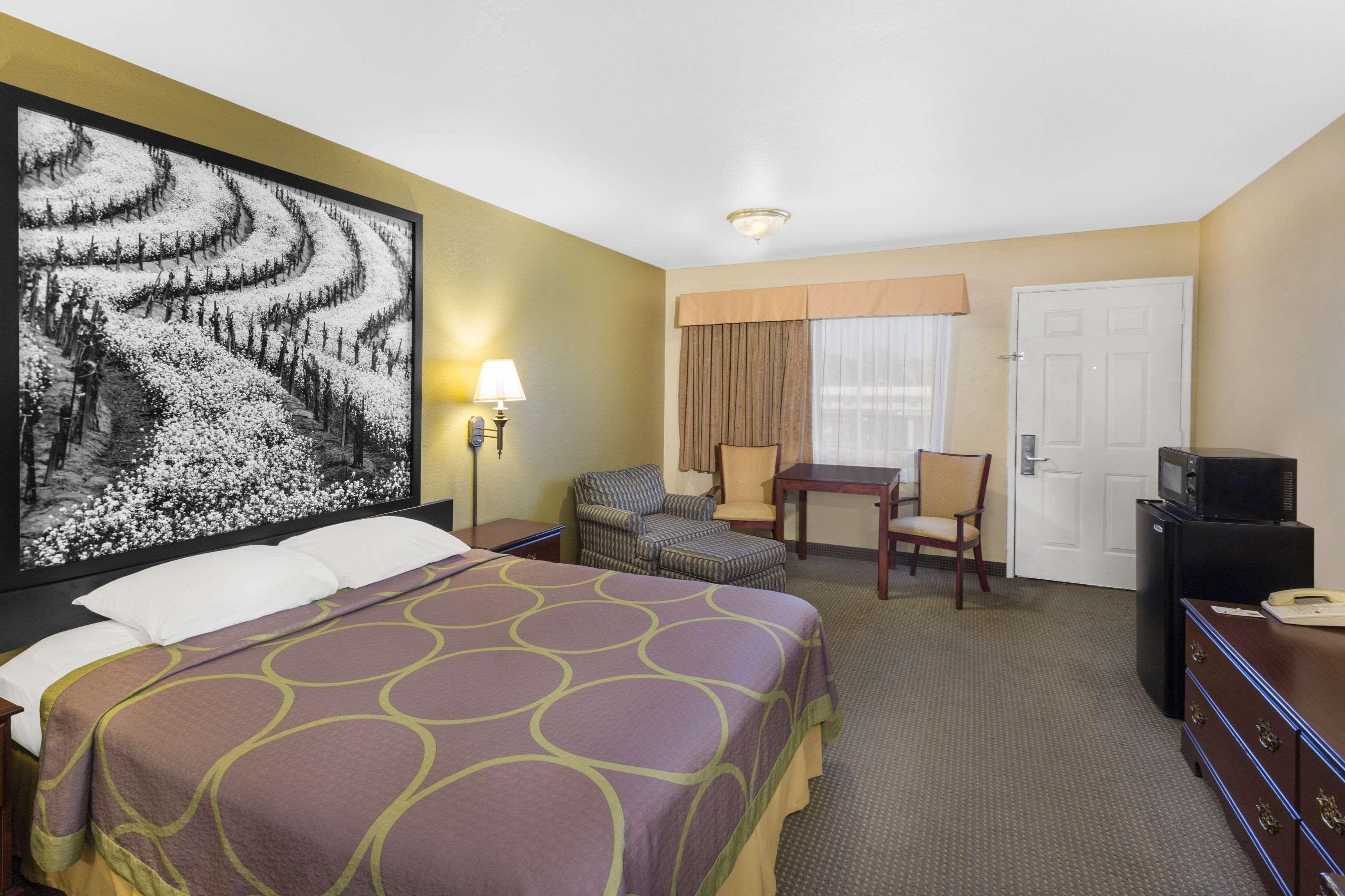 Super 8 By Wyndham Corning Motel Buitenkant foto