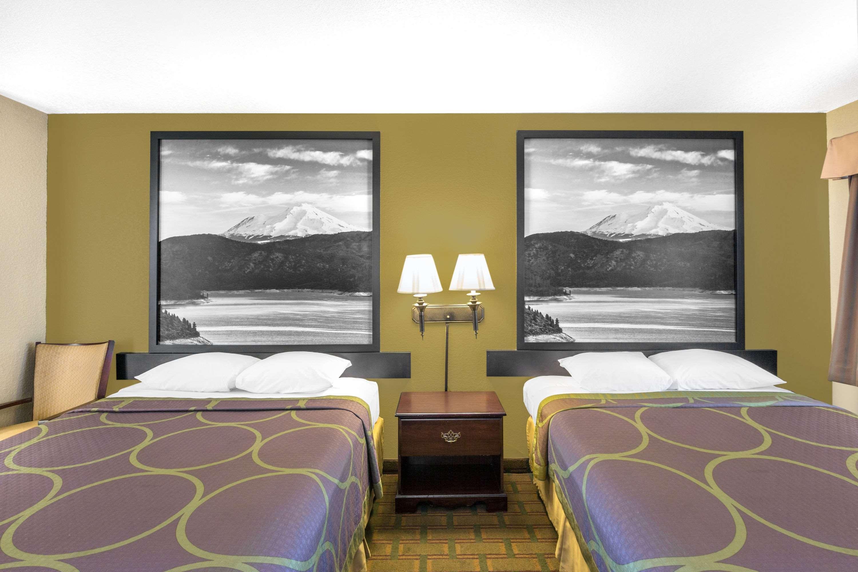 Super 8 By Wyndham Corning Motel Buitenkant foto