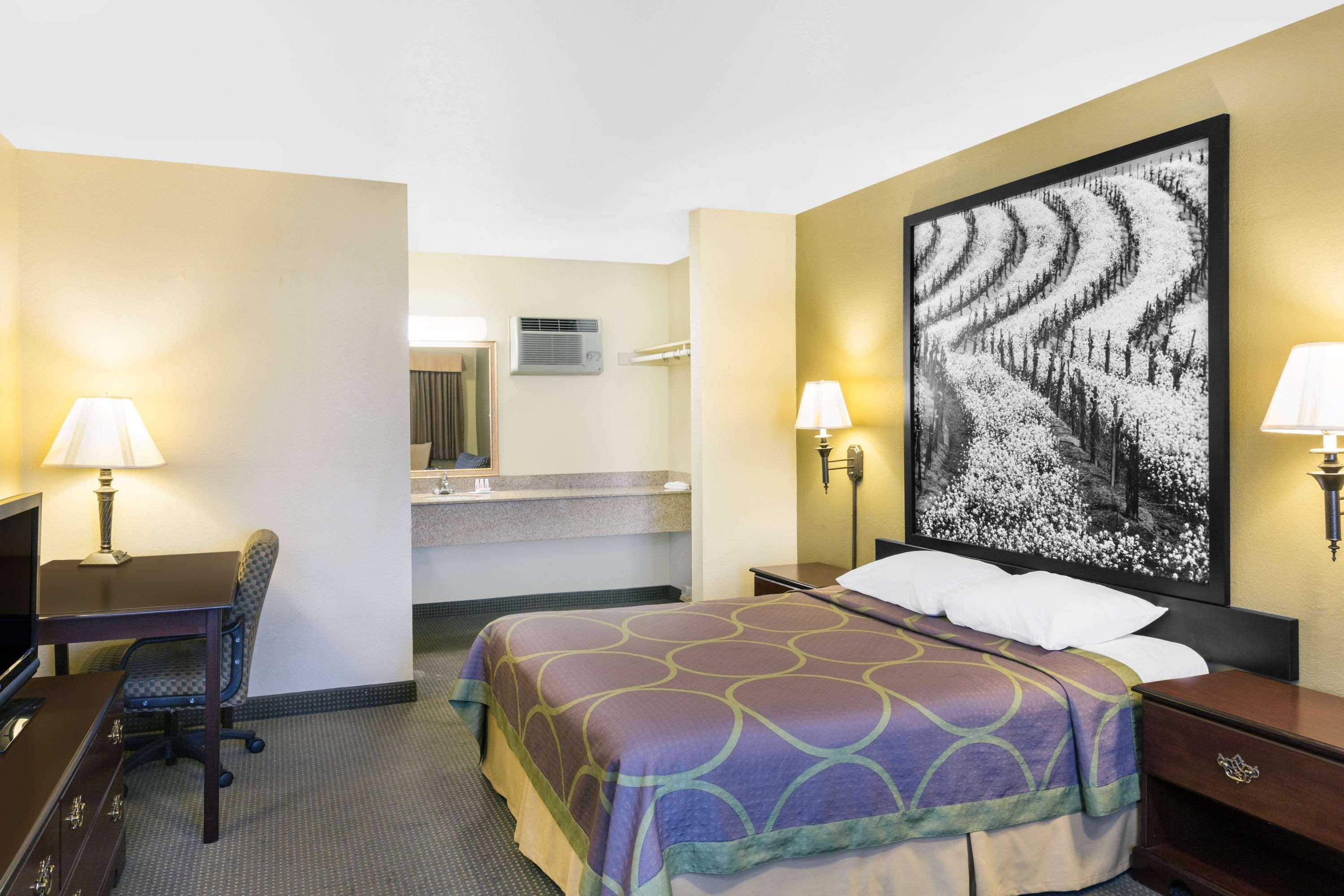 Super 8 By Wyndham Corning Motel Buitenkant foto