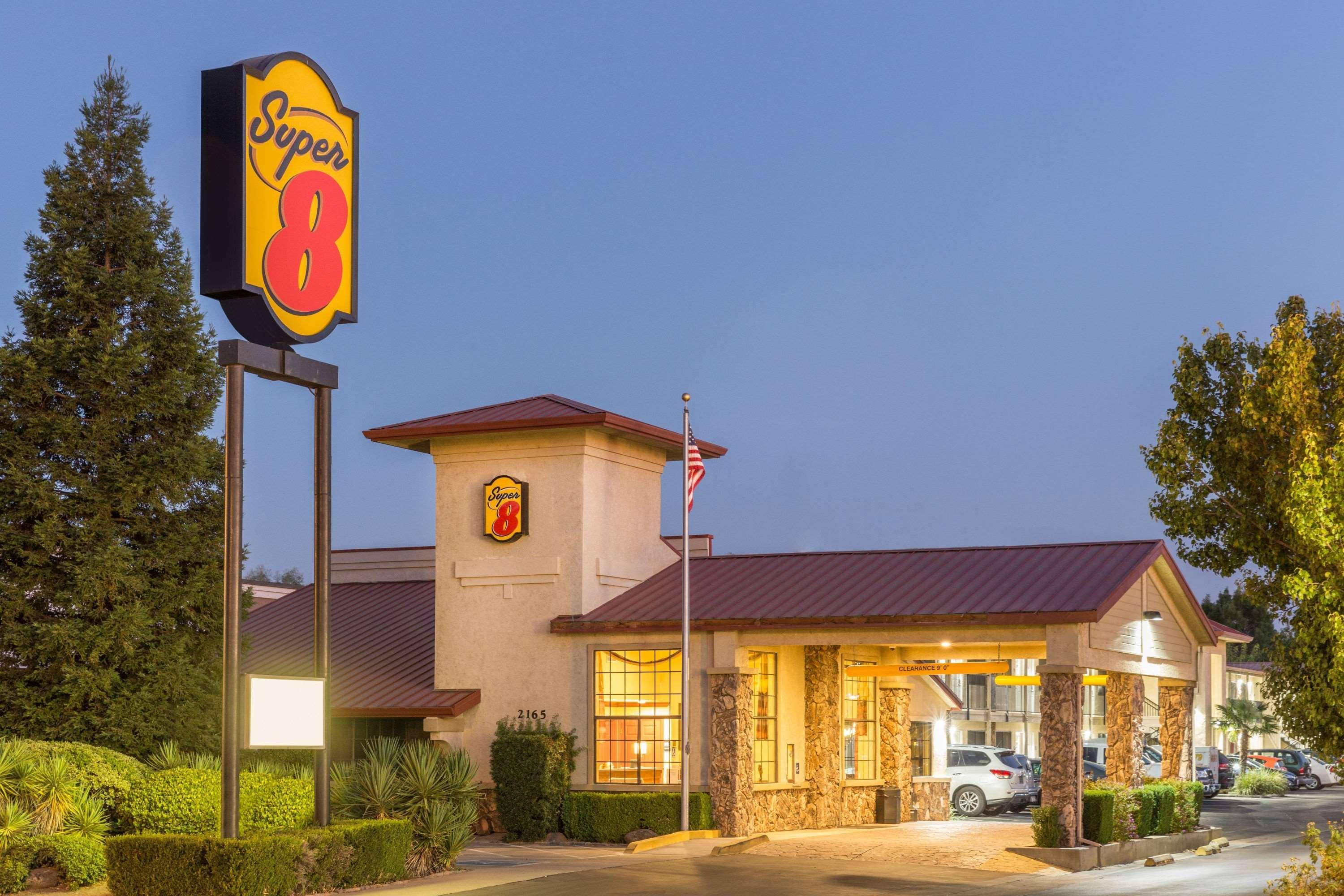 Super 8 By Wyndham Corning Motel Buitenkant foto