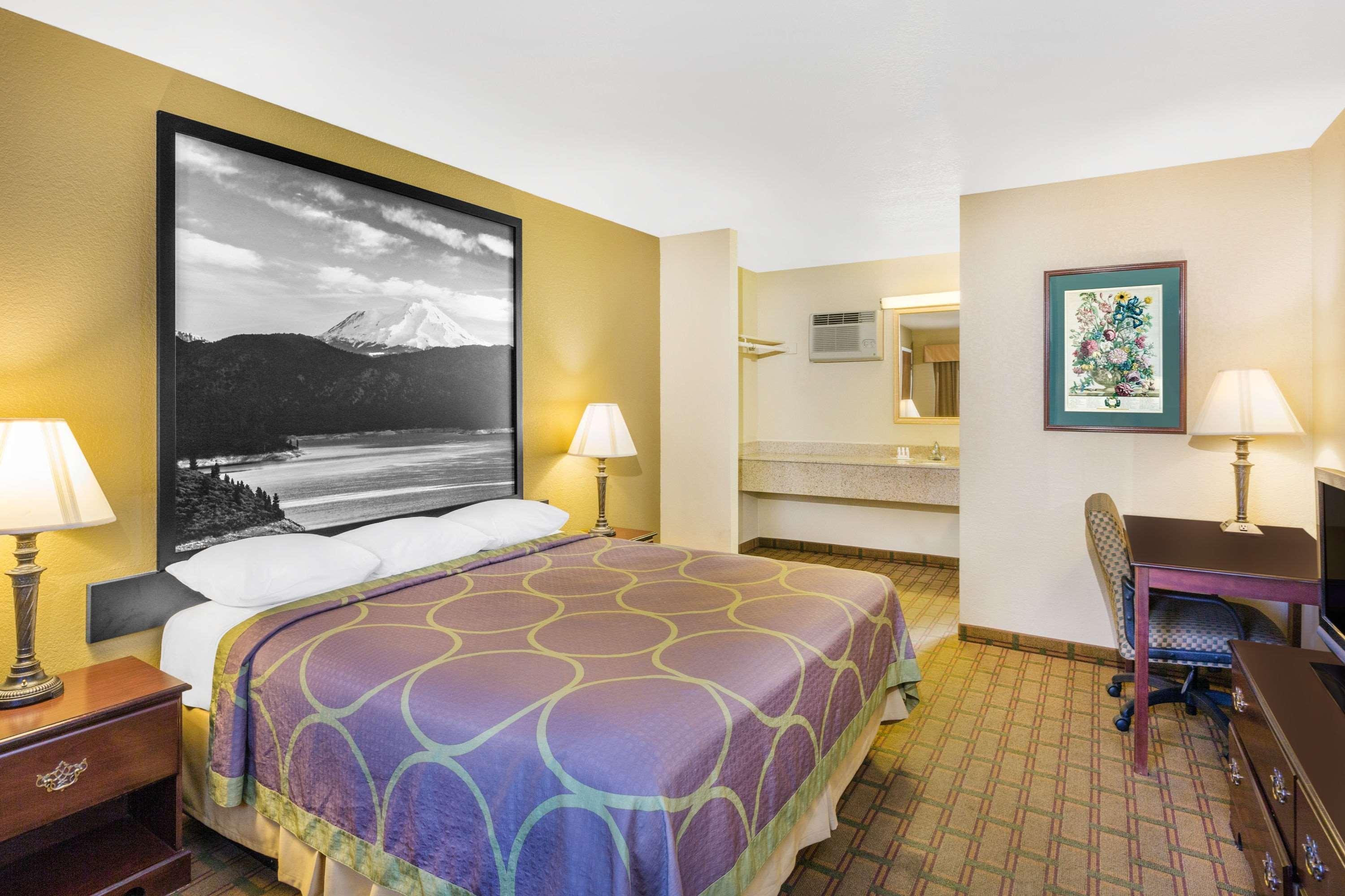 Super 8 By Wyndham Corning Motel Buitenkant foto