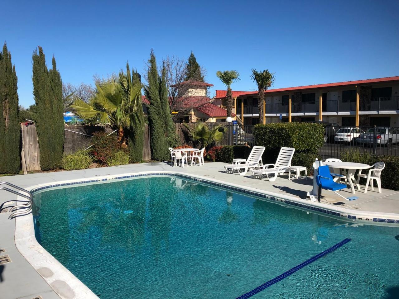 Super 8 By Wyndham Corning Motel Buitenkant foto